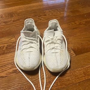 Yeezy boost 350 V2 ‘Bone’ 2022